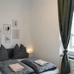 Modernes In Flughafen Naehe Apartment