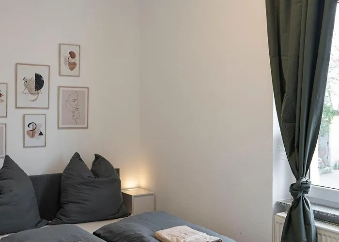 Modernes In Flughafen Naehe דירה