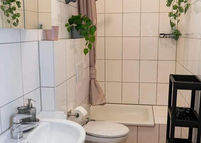 Modernes In Flughafen Naehe דירה